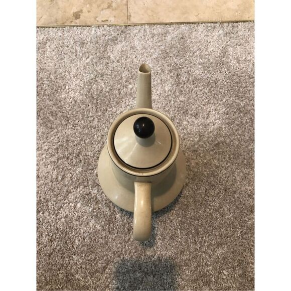 Strawberries Freezer to Oven Stoneware Tan Tea Pot - Picture 6 of 10